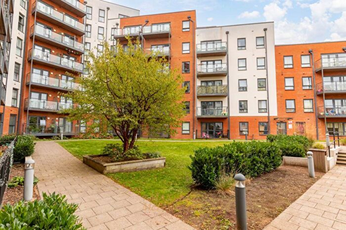 2 Bedroom Flat For Sale In Ifield Road, Crawley, RH11