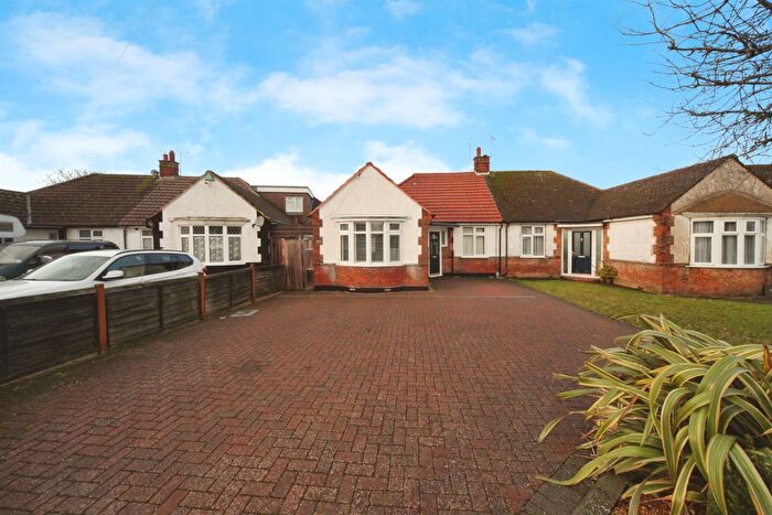 4 Bedroom Semi Detached Bungalow For Sale In Hitchin Road, Luton, LU2