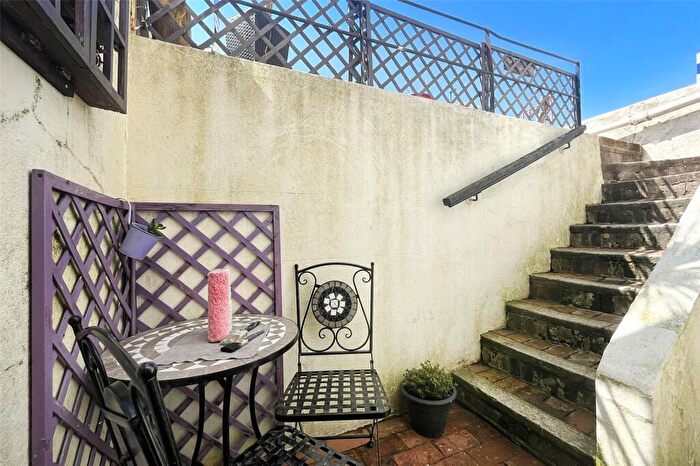 1 Bedroom Apartment For Sale In South Terrace, Littlehampton, West Sussex, BN17