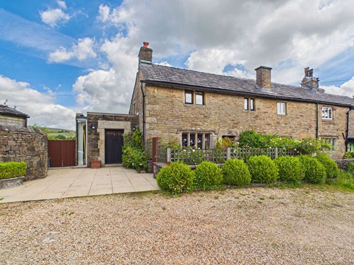 4 Bedroom Cottage For Sale In Walker Fold, Smithills, Bolton, BL1