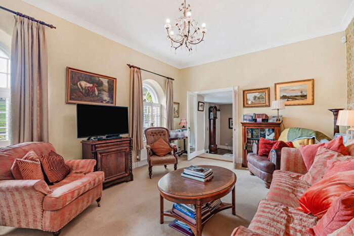 3 Bedroom Character Property For Sale In Castle Gardens, Dorking, RH4