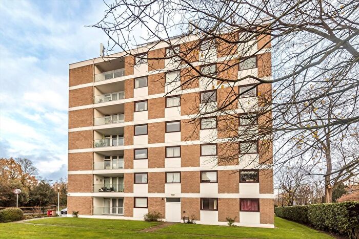 2 Bedroom Flat To Rent In Queens Ride, Barnes, SW13