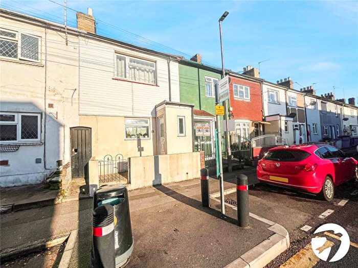 3 Bedroom Terraced House To Rent In Luton Road, Chatham, Kent, ME4