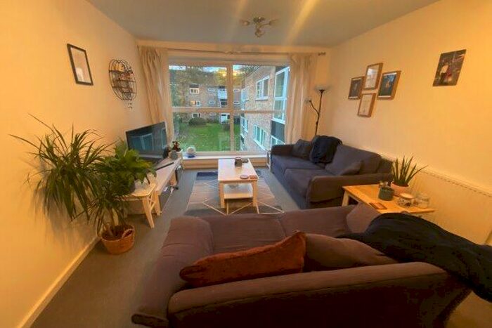 2 Bedroom Flat To Rent In Wood Close, Leeds, LS7