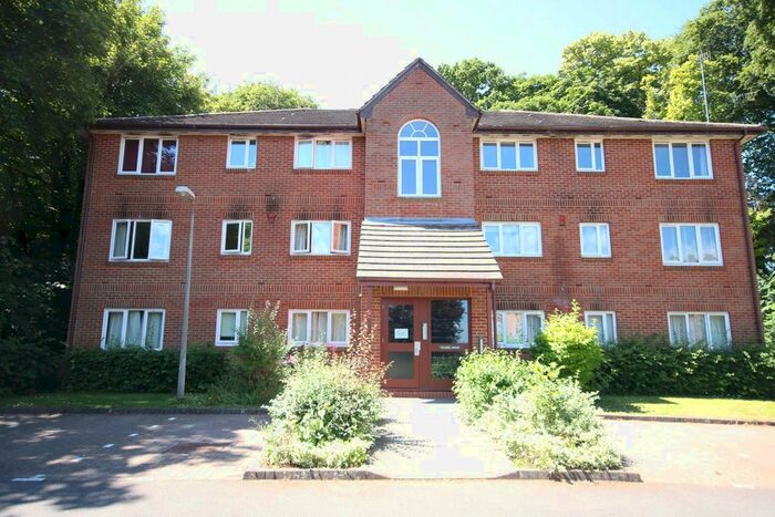 1 Bedroom Flat To Rent In Tilebarn Close, Henley-On-Thames, RG9