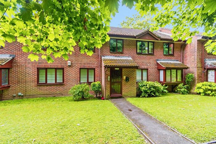 2 Bedroom Flat For Sale In Coxford Close, Southampton, SO16