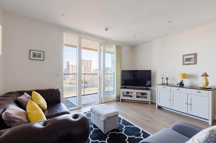 2 Bedroom Apartment To Rent In Cordelia Street, London, E14