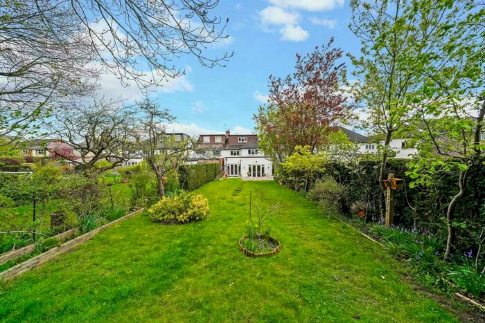 5 Bedroom Semi-Detached House To Rent In The Grove, Brookmans Park, AL9