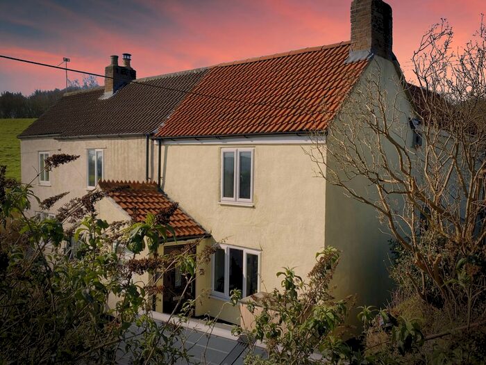 2 Bedroom Semi-Detached House For Sale In Riding Barn Hill, Wick, Pb., BS30