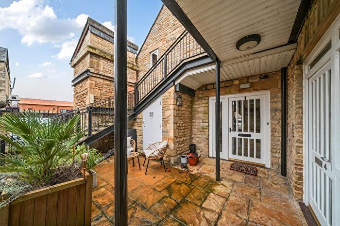 1 Bedroom Flat For Sale In Bridge Street Mills, Witney, OX28