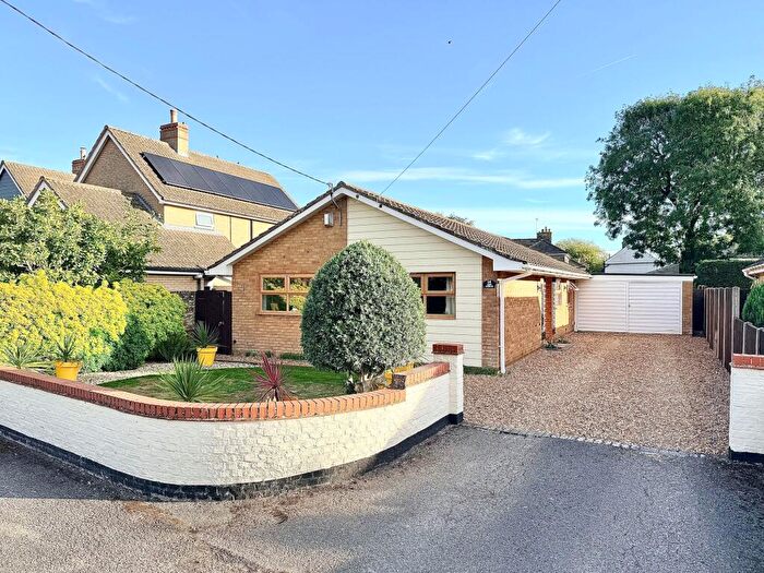 3 Bedroom Detached Bungalow For Sale In Chapel Road, Earith, PE28