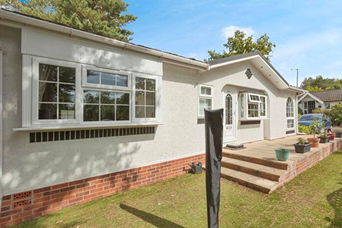 2 Bedroom Mobile Home For Sale In Stonehill Woods Park, Old London Road, Sidcup, Kent, DA14