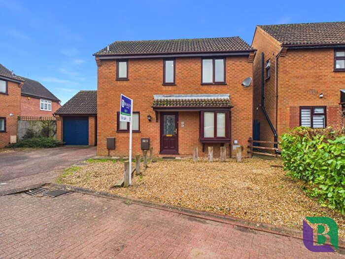 3 Bedroom Detached House For Sale In Hockliffe Brae, Walnut Tree, MK7