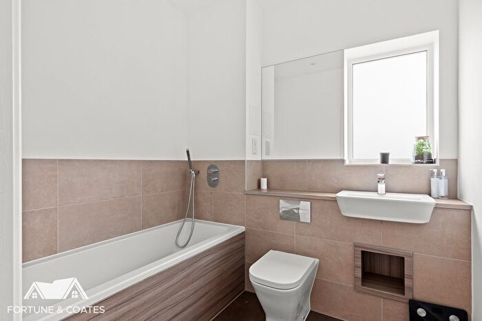 2 Bedroom Flat For Sale In Dealings Road, Newhall, Harlow, CM17