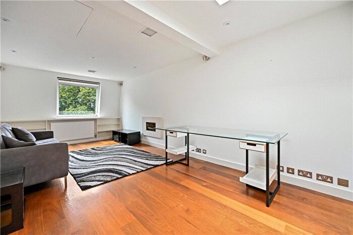 2 Bedroom Flat To Rent In Nevern Square, Earls Court, London, SW5