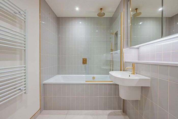 2 Bedroom Flat To Rent In The Eades, Walthamstow Central, Walthamstow, E17