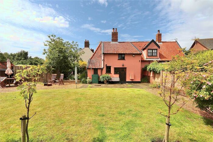 2 Bedroom Semi-Detached House For Sale In White Horse Hill, Tattingstone, Ipswich, Suffolk, IP9