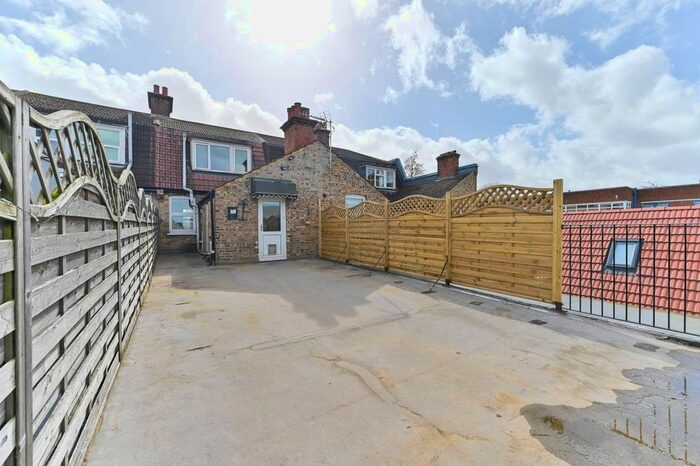 2 Bedroom Flat To Rent In Westmead Road, Sutton, SM1