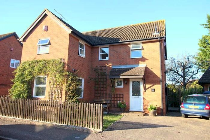 4 Bedroom Detached House To Rent In Amberley Gardens, Bedford, MK40