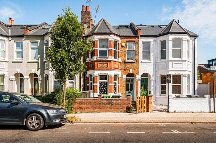 3 Bedroom Flat For Sale In Chesterfield Gardens, Harringay, London, N4