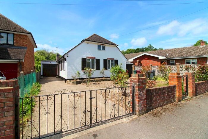 3 Bedroom Detached Bungalow To Rent In Berrylands Road, Caversham, Reading, RG4