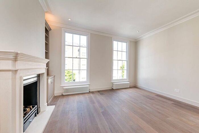 2 Bedroom Flat To Rent In Walton Street, Chelsea, London, SW3