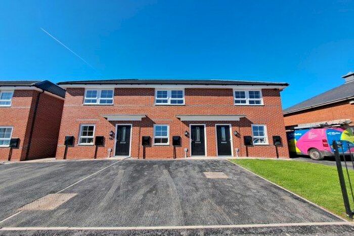 2 Bedroom Mews To Rent In Ludworth Close, Hyde, SK14