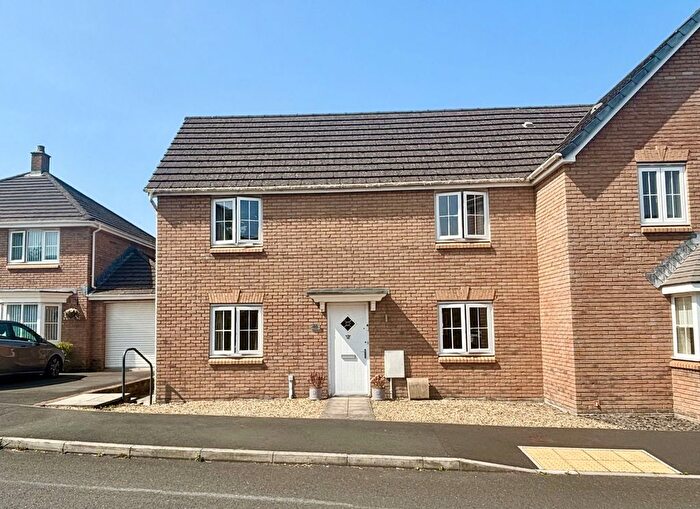 3 Bedroom Semi-detached House For Sale In Cae Morfa, Skewen, Neath, SA10