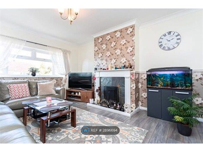 2 Bedroom Flat To Rent In Trinidad Crescent, Poole, BH12