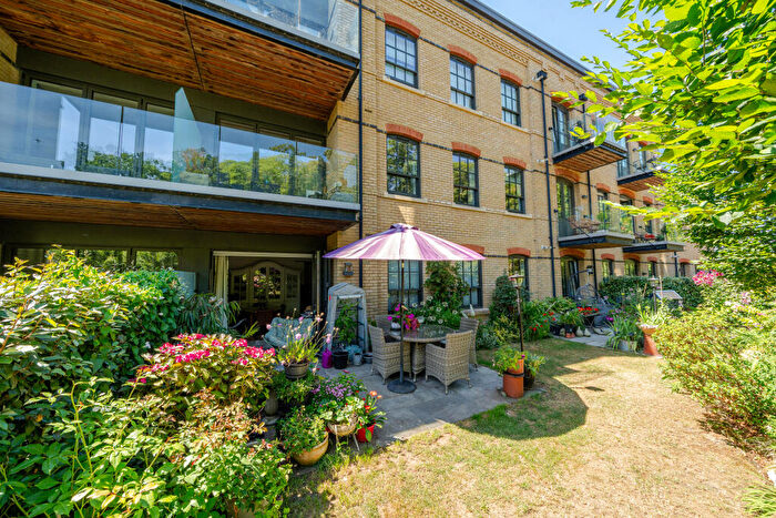2 Bedroom Flat For Sale In Glen Island, Taplow, SL6
