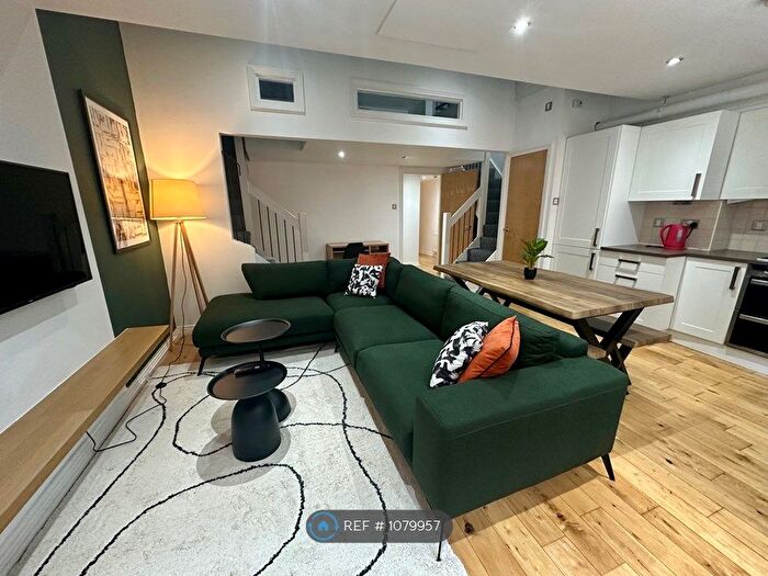 3 Bedroom Flat To Rent In Luna Street, Manchester, M4