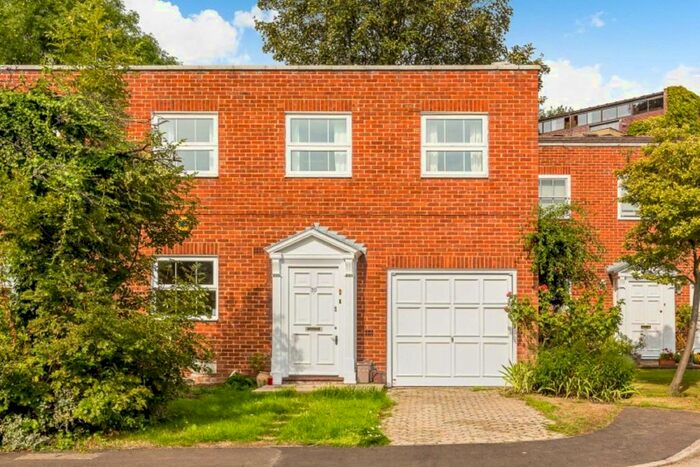 4 Bedroom Property To Rent In Leeward Gardens, London, SW19