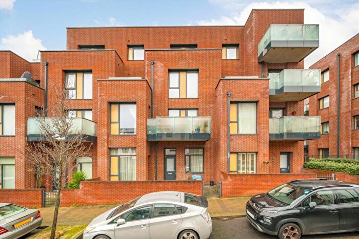 1 Bedroom Flat For Sale In Emerald Road, Harlesden, NW10