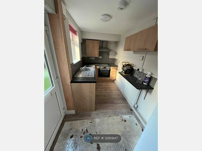 3 Bedroom Flat To Rent In North Street, Cannock, WS11