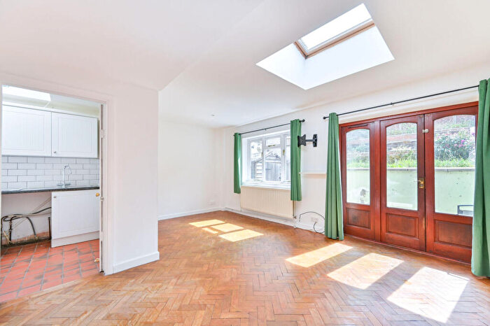 2 Bedroom Flat For Sale In Beverley Gardens, Wembley Park, Wembley, HA9