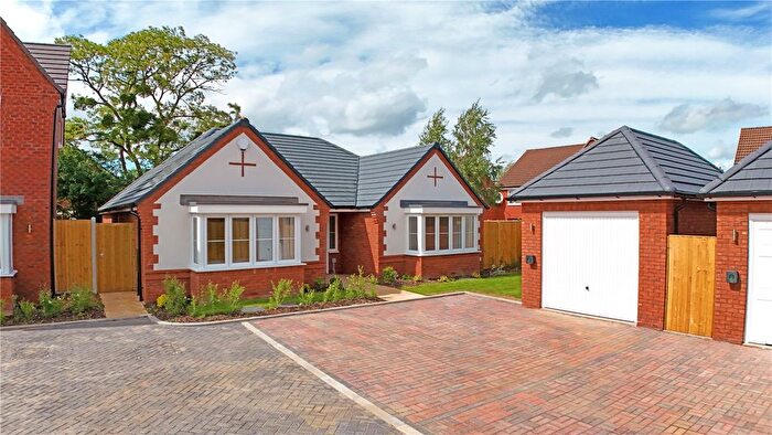 2 Bedroom Bungalow For Sale In Evesham, Worcestershire, WR11