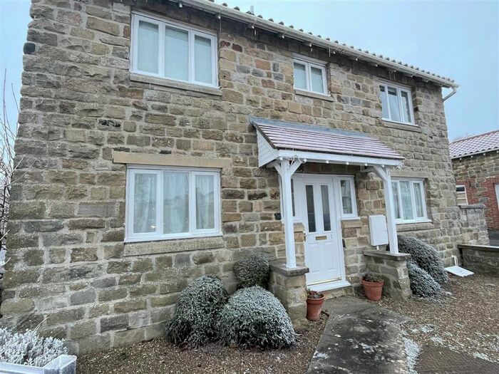 3 Bedroom Detached House To Rent In Stockshill, Seamer, Scarborough, YO12