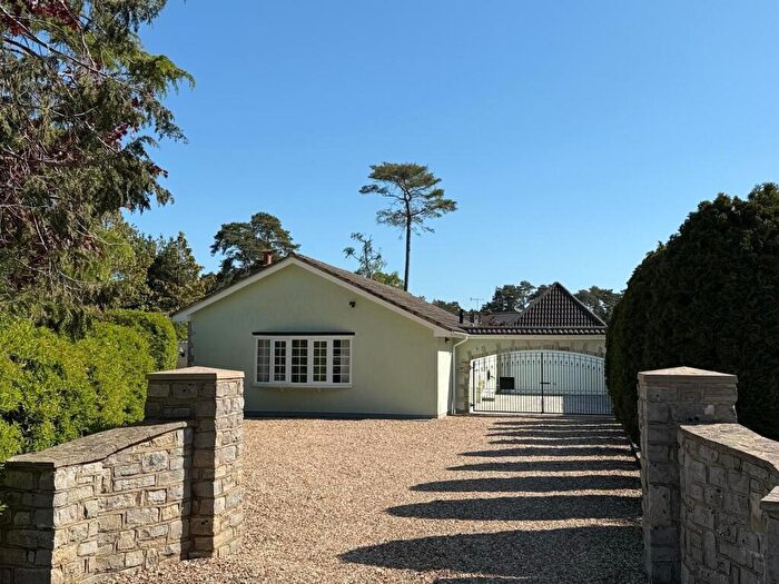 3 Bedroom Detached Bungalow For Sale In Forest Edge Close, Ashley Heath, BH24
