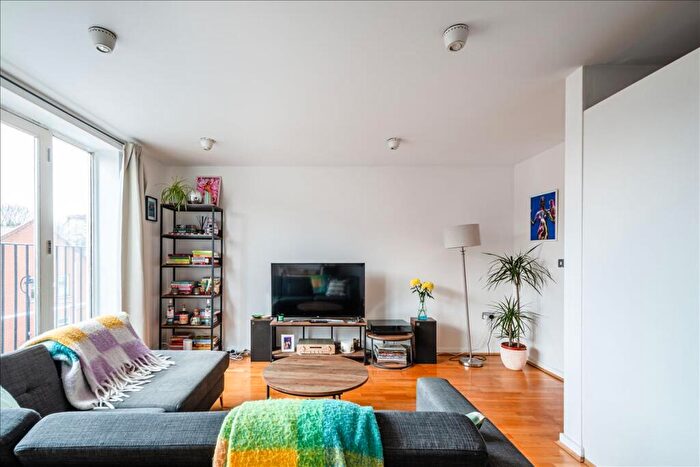 1 Bedroom Apartment For Sale In Mount Pleasant Crescent, Crouch Hill, N4