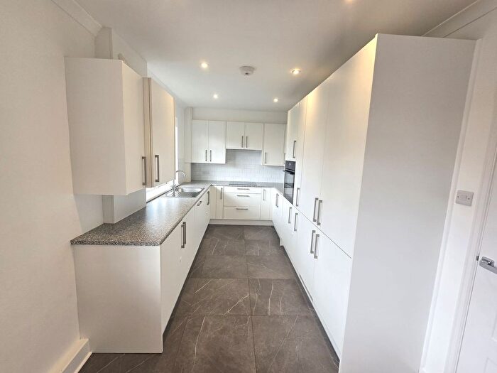 2 Bedroom Maisonette To Rent In Chiltern Way, Tonbridge, TN9