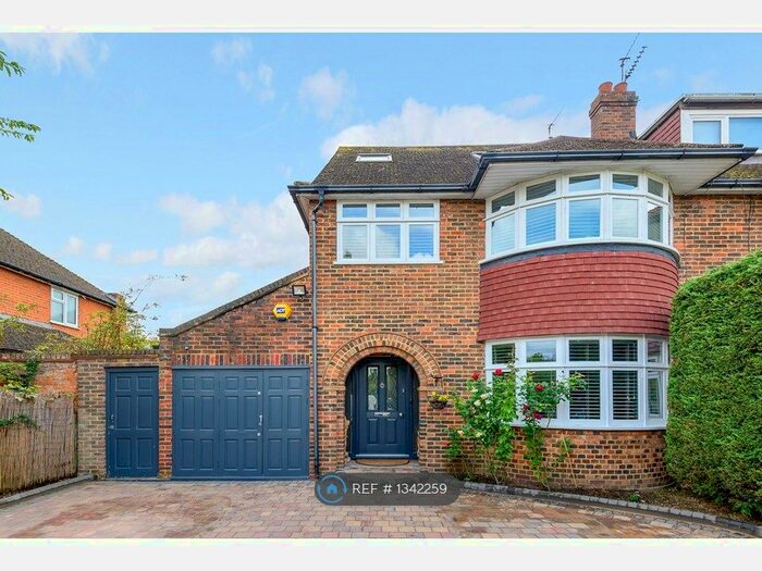 4 Bedroom Semi-Detached House To Rent In Downfield, Worcester Park, KT4