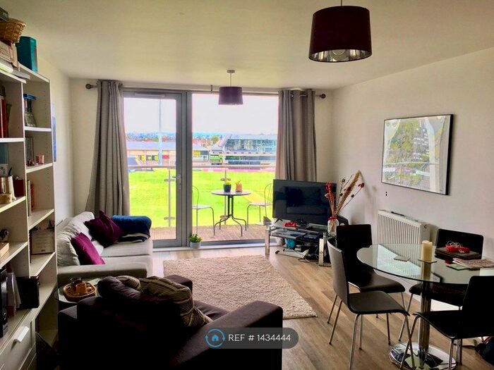 2 Bedroom Flat To Rent In Hammond Apartments, Bristol, BS7