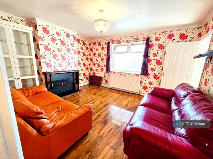 3 Bedroom Semi-Detached House To Rent In Jeans Way, Dunstable, LU5