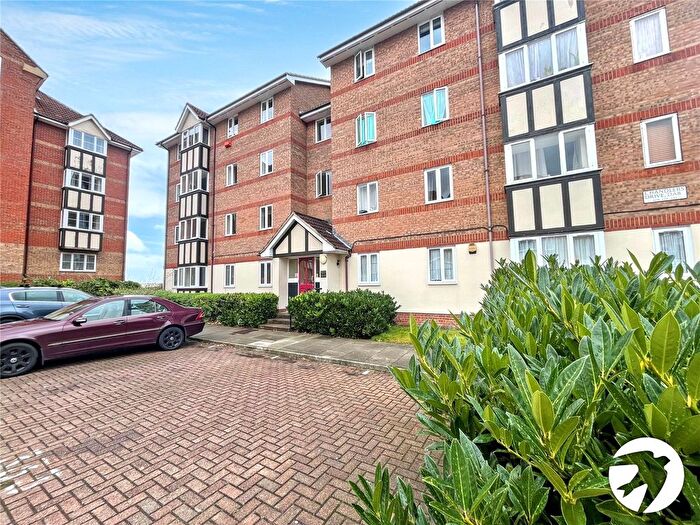 2 Bedroom Flat To Rent In Chandlers Drive, Erith, Kent, DA8