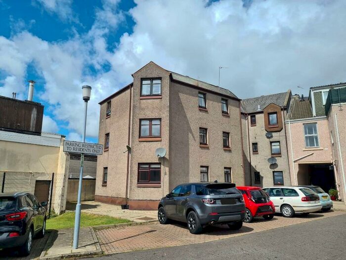 2 Bedroom Flat To Rent In Wellhead Court, Lanark, ML11