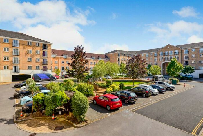 2 Bedroom Flat To Rent In Wallace Court, The Dell, Southampton, Hampshire, SO15