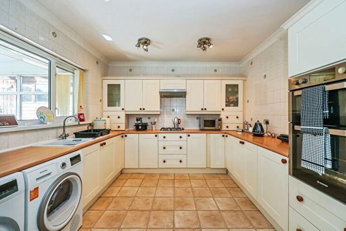 2 Bedroom Bungalow For Sale In Ladybrook Lane, Mansfield, Nottinghamshire, NG18