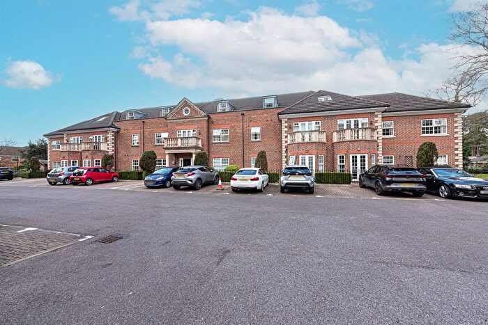 2 Bedroom Flat To Rent In Wellesley Court, Dukes Ride, Crowthorne, RG45