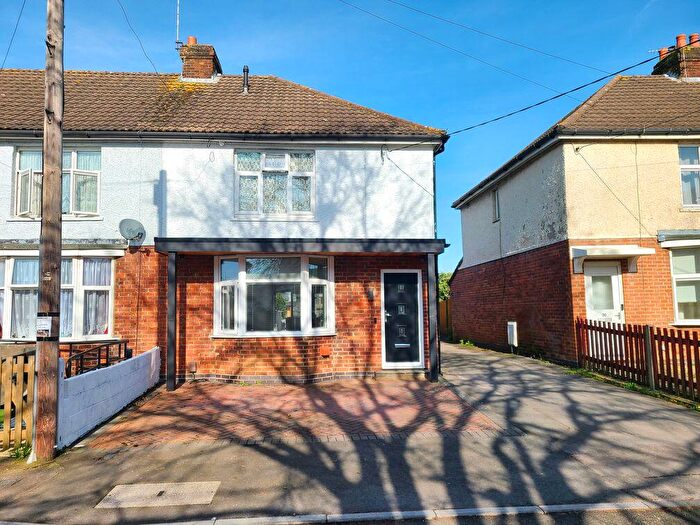 3 Bedroom Semi Detached House For Sale In Oakridge Road, Redbridge, SO15