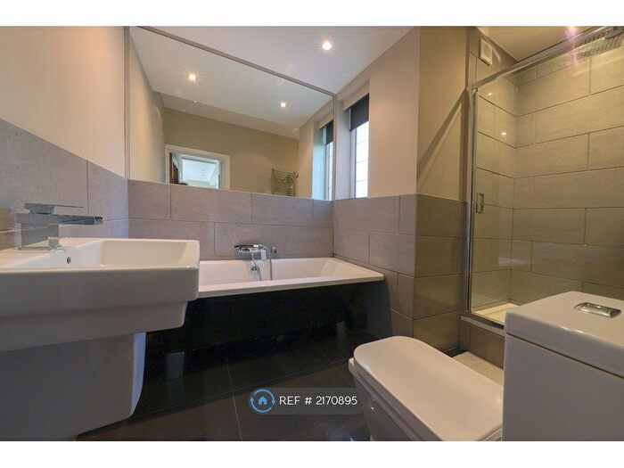 2 Bedroom Flat To Rent In Englefield, Bromley, BR1